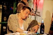 悲痛悼念，知名主持人金昀逝世，年仅43岁，职业生涯回顾与人生启示